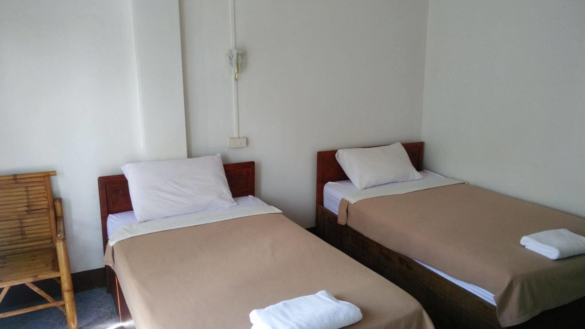 Chanthasom Guesthouse Ban Nongdouang Dış mekan fotoğraf